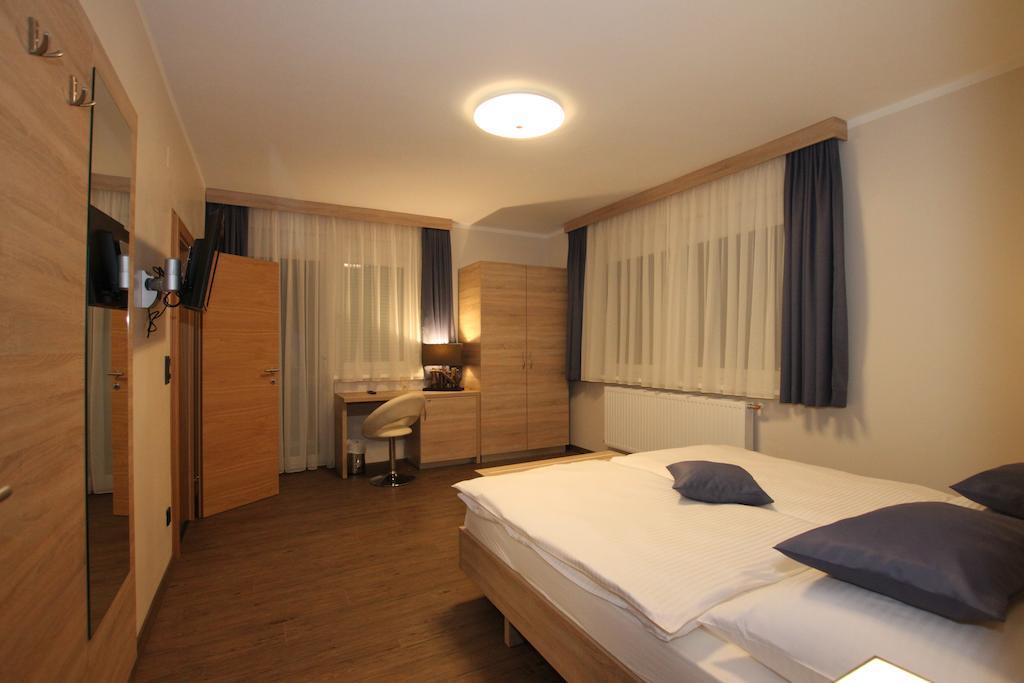 Pension Central Semmering Room photo